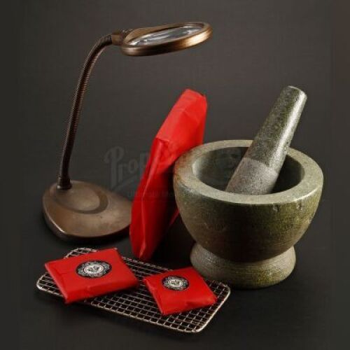 PACIFC RIM - Hannibal Chau (Ron Perlman) Mortar and Pestle Kaiju Lot