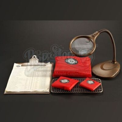 PACIFIC RIM - Hannibal Chau (Ron Perlman) Clipboard and Magnifying Glass Kaiju Lot