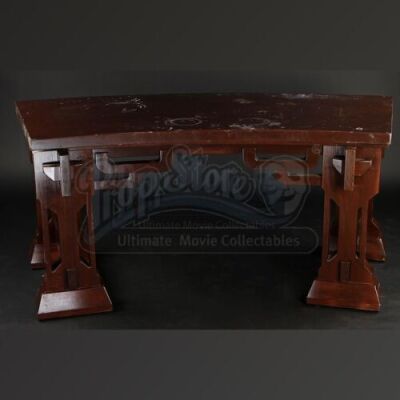 PACIFIC RIM - Hannibal Chau (Ron Perlman) Desk