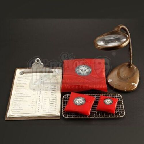 PACIFIC RIM - Hannibal Chau (Ron Perlman) Clipboard and Magnifying Glass Kaiju Lot