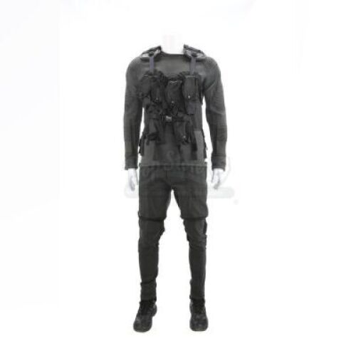 Lot # 185 - The Divergent Series: Allegiant (2016): Factionless Soldier Costume