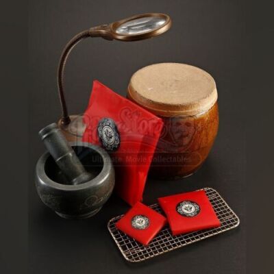 PACIFIC RIM - Hannibal Chau (Ron Perlman) Jar and Mortar and Pestle Kaiju Lot