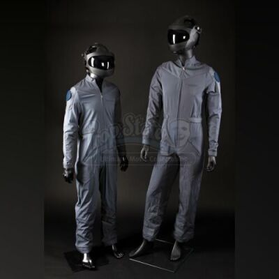 ENDER'S GAME - Pair of Drone Pilot Uniforms 01