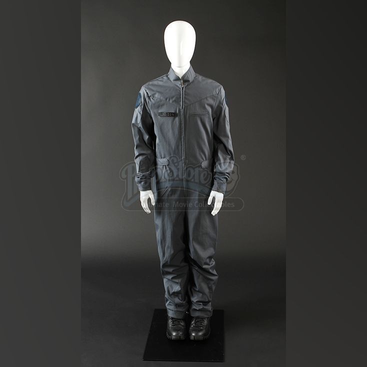 ENDER'S GAME - Ender Wiggin's (Asa Butterfield) International Fleet ...