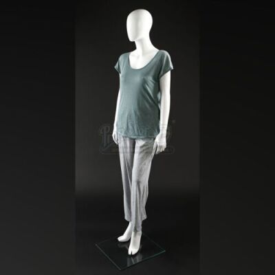 ENDER'S GAME - Valentine Wiggin's (Abigail Breslin) Costume 03