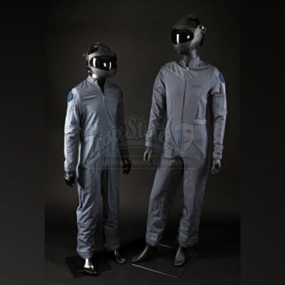 ENDER'S GAME - Pair of Drone Pilot Uniforms 05