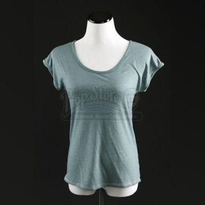 ENDER'S GAME - Valentine Wiggin's (Abigail Breslin) Night Shirt