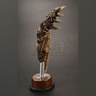 ENDER'S GAME - Mounted Formic Claw