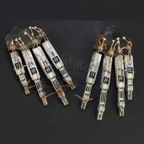 GREYSTOKE: THE LEGEND OF TARZAN, LORD OF THE APES (1984) - Mechanical Extended Finger Gloves