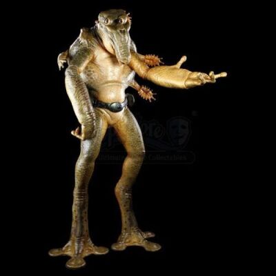 MEN IN BLACK (1997) - Mikey (John Alexander) Costume Display