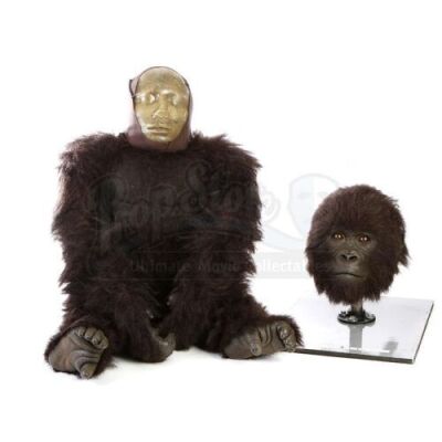MIGHTY JOE YOUNG (1998) - Animatronic Baby Joe (Verne Troyer) Puppet