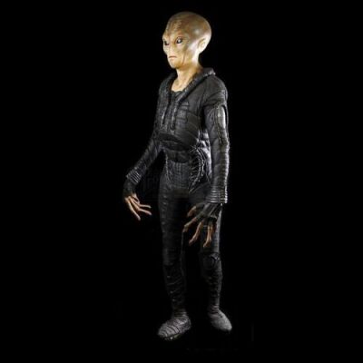 MEN IN BLACK II (2002) - First Contact Alien Costume Display