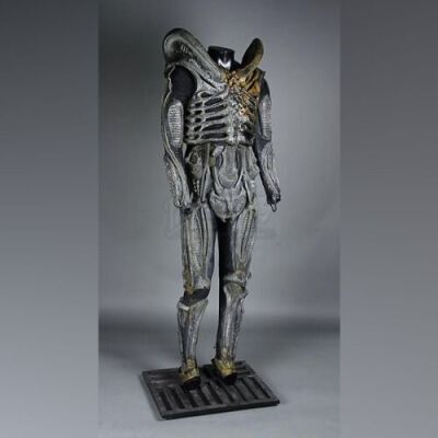 ALIENS (1986) - Alien Warrior Suit