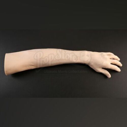 HANNIBAL - Miriam Lass's (Anna Chlumsky) "Entree" Severed Arm