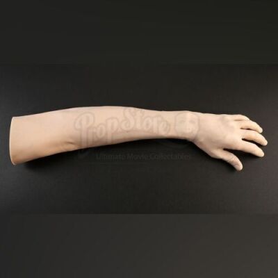 HANNIBAL - Miriam Lass's (Anna Chlumsky) "Entree" Severed Arm