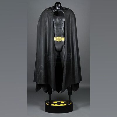 BATMAN RETURNS (1992) - Batman's Batsuit With Cape
