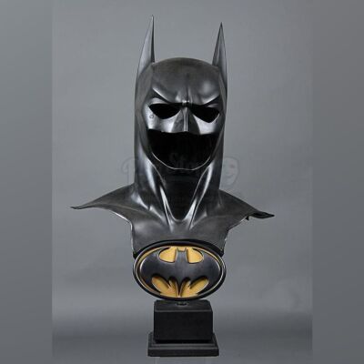 BATMAN FOREVER (1995) - Batman's (Val Kilmer) Batsuit Cowl & Hero Chest Emblem