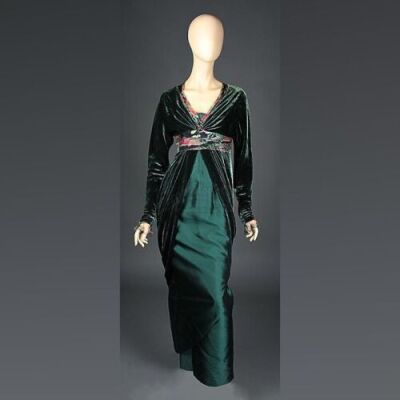 CHERI (2009) - Lea's (Michelle Pfeiffer) Dress