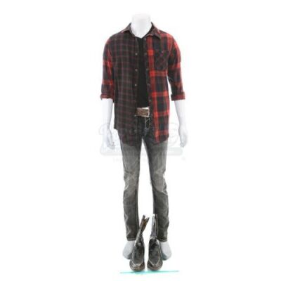 Lot # 78: Miguel Hernandez's (Elijah Rodriguez) Sicario Costume