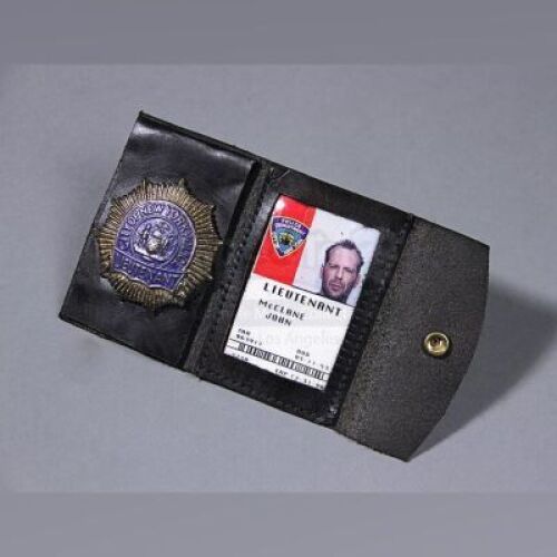 DIE HARD: WITH A VENGEANCE (1995) - John McClane's (Bruce Willis) Badge & Photo ID