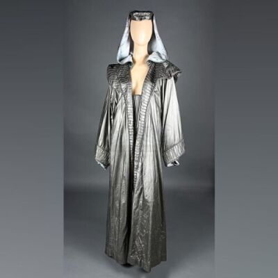 FARSCAPE (1999-2003) - Pa'u Zotoh Zhaan's (Virginia Hey) Silver Cloak, Hat & Bodice