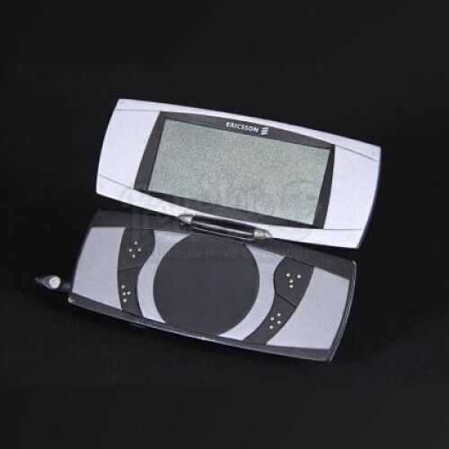 TOMORROW NEVER DIES (1997) - James Bond's (Pierce Brosnan) Ericsson Gadget Phone