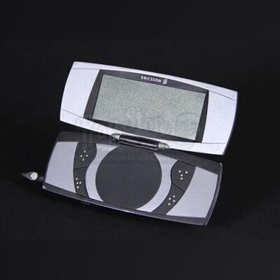 TOMORROW NEVER DIES (1997) - James Bond's (Pierce Brosnan) Ericsson Gadget Phone