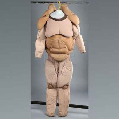 HARRY AND THE HENDERSONS (1987) - Harry Muscle Suit