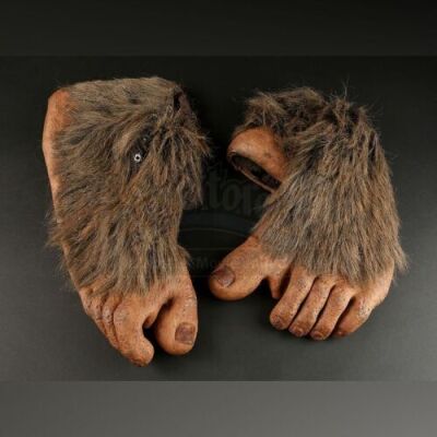 HARRY AND THE HENDERSONS (1987) - Harry (Kevin Peter Hall) Feet Pair