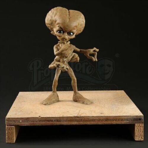 UNKNOWN PRODUCTION - Contemplative Alien Maquette