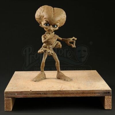 UNKNOWN PRODUCTION - Contemplative Alien Maquette