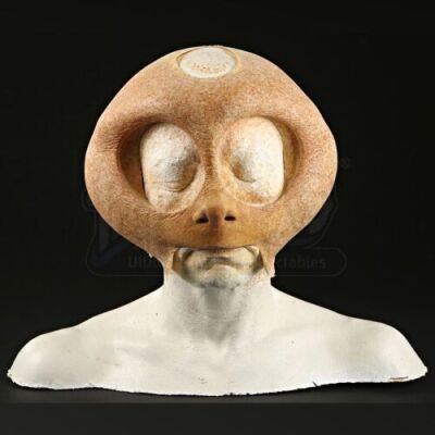 MEN IN BLACK II (2002) - Unfinished Locker Alien (Denise Cheshire) Mask