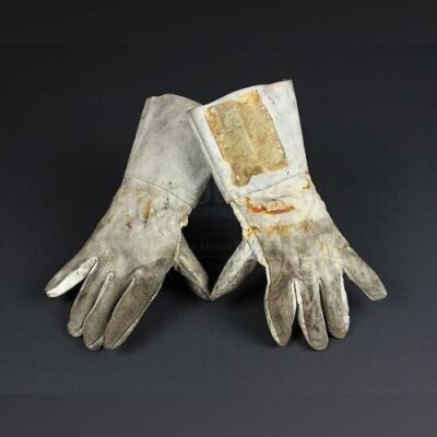 STAR WARS: THE EMPIRE STRIKES BACK (1980) - Hoth Rebel Trooper Gloves