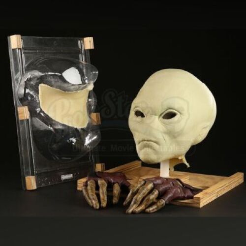 MEN IN BLACK II (2002) - First Contact Alien Mask and Gloves