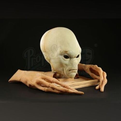 MEN IN BLACK II (2002) - Unfinished First Contact Alien Mask and Gloves