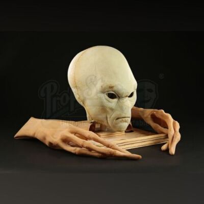 MEN IN BLACK II (2002) - Unfinished First Contact Alien Mask and Gloves
