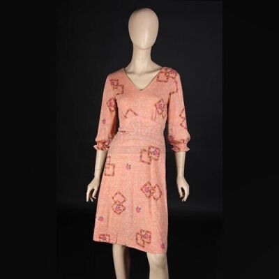 SUPER 8 (2011) - Alice's (Elle Fanning) Dress & Argus Cubes