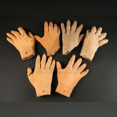 HARRY AND THE HENDERSONS (1987) - Collection of Unfinished Hand Appliances