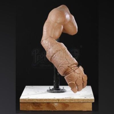 HELLBOY (2004) - Hellboy (Ron Perlman) Right Hand of Doom Maquette