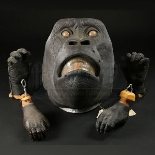 MIGHTY JOE YOUNG (1998) - Hands, Feet, and Large Joe Face