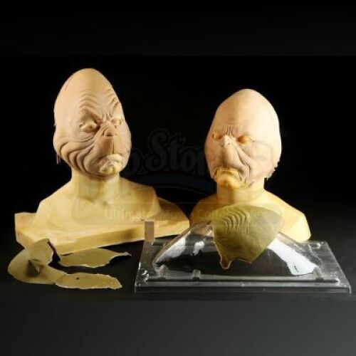 HOW THE GRINCH STOLE CHRISTMAS (2000) - Painted Grinch Appliances and Busts