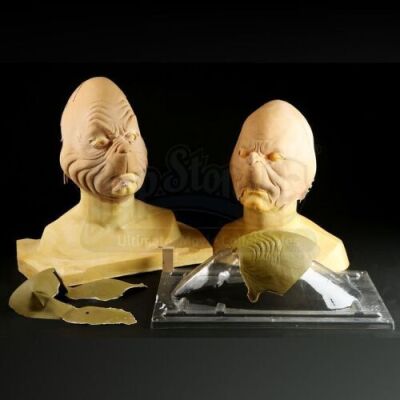 HOW THE GRINCH STOLE CHRISTMAS (2000) - Painted Grinch Appliances and Busts
