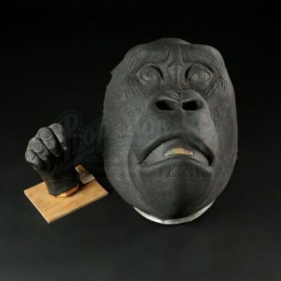 MIGHTY JOE YOUNG (1998) - Large Joe Face and Hand