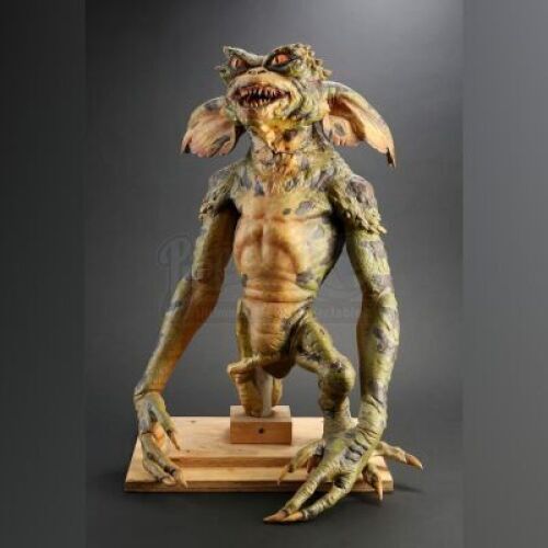 GREMLINS 2: THE NEW BATCH (1990) - Green Background Gremlin