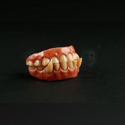 HELLBOY (2004) - Hellboy (Ron Perlman) Teeth