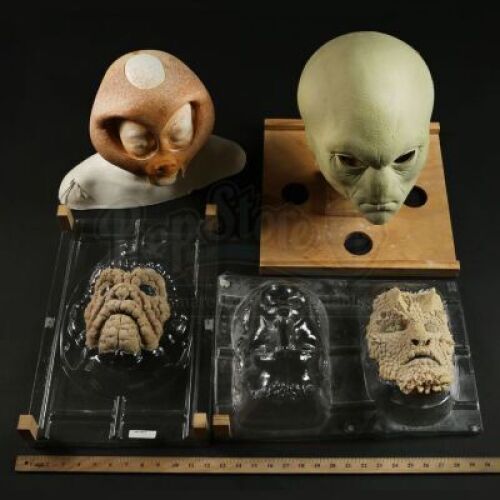 MEN IN BLACK II (2002) - Alien Masks and Appliances