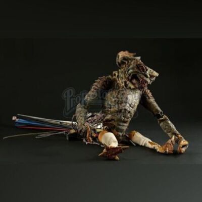 GREMLINS 2: THE NEW BATCH (1990) - Hanging Gremlin on Rig