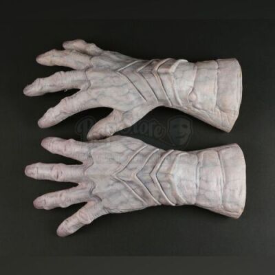 MEN IN BLACK 3 (2012) - Purple Alien Hands