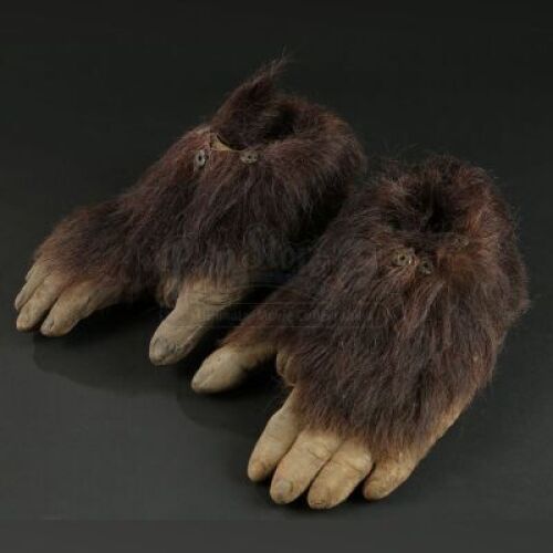 GORILLAS IN THE MIST (1988) - Pair of Simba Feet