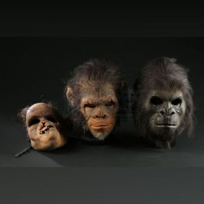 PLANET OF THE APES (2001) - Battlechimp and Two Background Masks